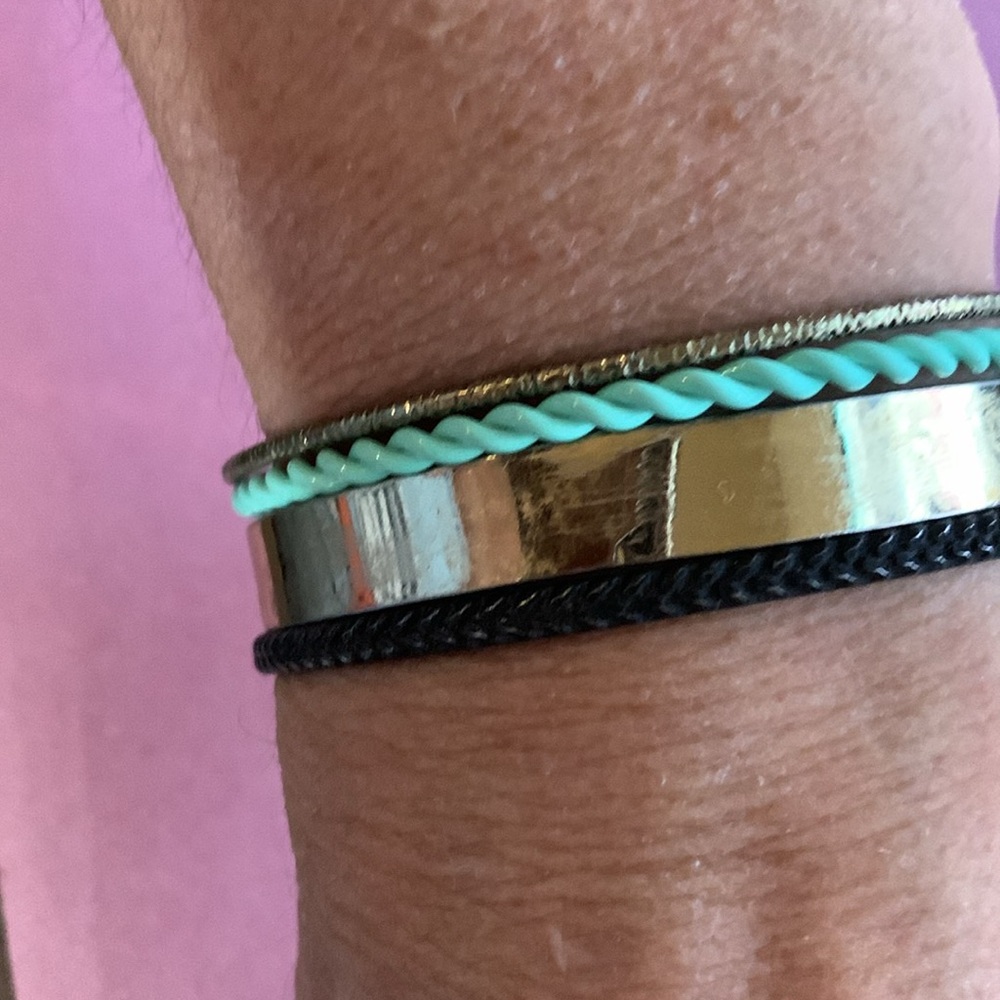 Four bracelets - Picture 2 of 6